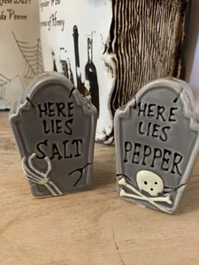Halloween Miniatur Salz und Pfefferstreuer Grabsteine - Bild 1 von 5
