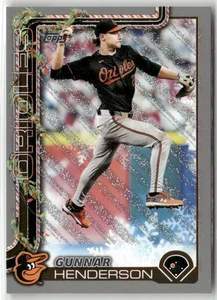 2025 Topps Holiday #H18 Gunnar Henderson Silver Glitter Holiday - Picture 1 of 2