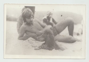 Foto Hombre Baúles Sin Camisa Hermoso Afecto Perro Bonito Gay En Colección - Imagen 1 de 2