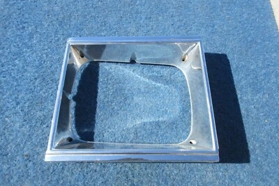 1979 Pontiac Lemans RIGHT HEAD LIGHT BEZEL Good Used Original Foto 1 de 4