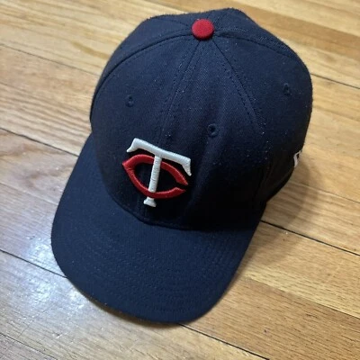 Boné chapéu ajustado New Era Minnesota Twins 39Thirty tamanho pequeno/médio - Imagem 1 de 4