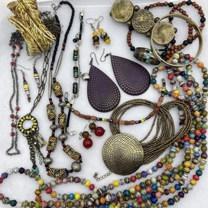 Lotto gioielli dichiarazione etnica tribale Boho - perline, legno, ottone, carta, vetro - Foto 1 di 8