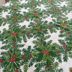 Vintage Christmas Tablecloth 69” Round Red Green White Holly Leaves Berries - Picture 1 of 6