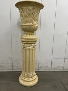 Waze and Pedestal - Picture 1 of 4