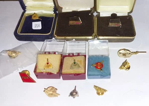 TWA AIRLINES Vintage Lot 13 Employee Years Of Service Pins Etc 10k, Tie Tacks + - Picture 1 of 6
