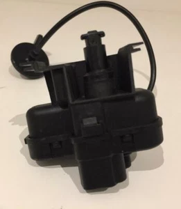 VW SCIROCCO TIGUAN MK5 / 6 GOLF ESTATE FUEL FILLER FLAP MOTOR 5N0810773F - Picture 1 of 2
