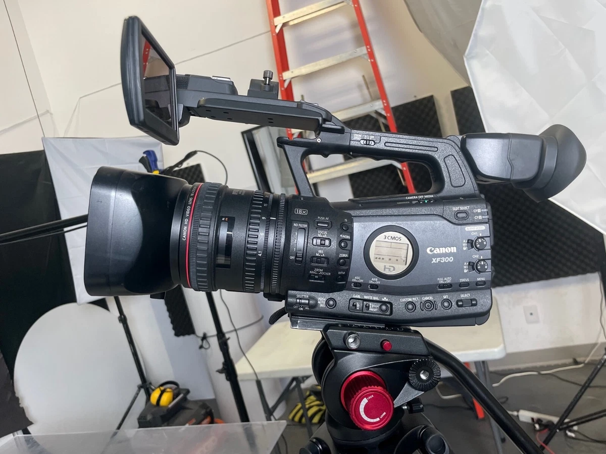 ◆今から特別価格◆中古美品◆Canon XF300カメラ+マイクセット ◇今から特別価格◇中古美品◇Canon XF300カメラ+マイクセット