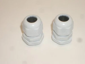 MPJ 31510HD 0.43" CABLE RESISTENTE AL AGUA OJAL ALIMENTACIÓN DE GLÁNDULA RG-8 COAXIAL 2 PIEZAS - Imagen 1 de 3