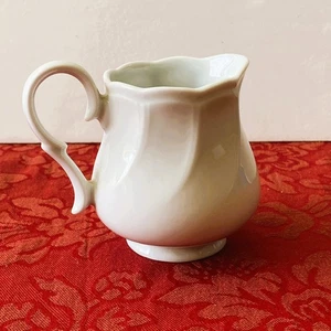 VTG La Seine White Porcelain Creamer Japan Discontinued Scalloped Swirl - Picture 1 of 9