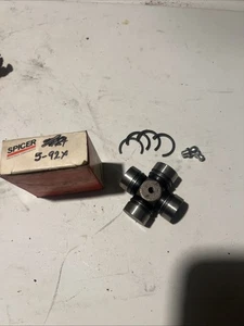 NOS Genuine Spicer 5-92X Steering Shaft U-joint Kit. FREE SHIPPING  - Bild 1 von 5