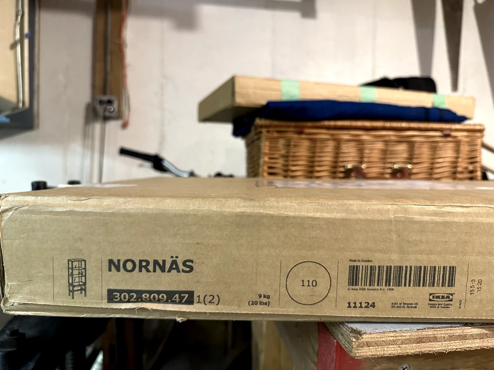 IKEA Nornäs - Vitrina - Grande - Independiente con Vidrio 302.809.47 Foto 1 de 1