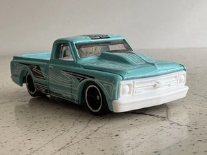 Loose Hot Wheels HW HOT TRUCKS 2/10 '67 Chevy C10 21/250 - Picture 1 of 8