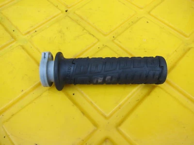 2015 Kawasaki Ninja 650 EX650A OEM НАПРАВЛЯЮЩАЯ ТРУБЫ ПРАВОЙ ДРОССЕЛЬНОЙ ЗАСЛОНКИ - Изображение 1 из 4