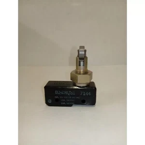 Honeywell bz-2rq81 Microswitch A Piston with Roller 15a 125-480vac - Imagen 1 de 1