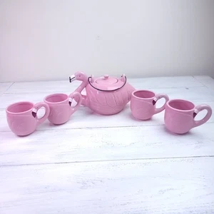 ¡Tetera Flamenco Rosa Vintage Home Essentials & Beyond con 4 Tazas a Juego! - Imagen 1 de 11