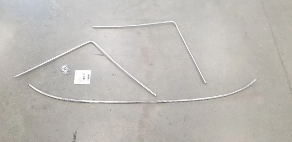 81 MERCEDES BENZ 300D WINDSHIELD CHROME TRIM SURROUND SET - Image 1 of 4