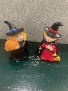 2-Estatuillas de Bruja Gato/Escoba Jack-o'-Lantern con Sombreros Decoración Cerámica Pintura a Mano De Colección - Imagen 1 de 13