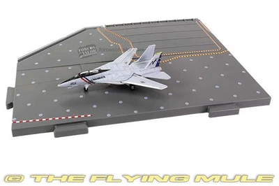 Forces of Valor 1:200 F-14A Tomcat USN VF-2 Bounty Hunters NK203 w/Carrier Deck - Image 1 of 4