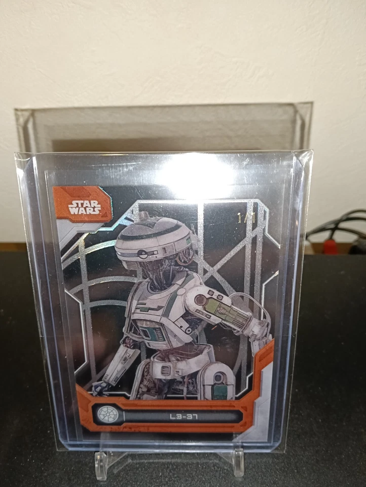 2024 Topps Star Wars High Tek L3-37 Black 1/1 one of one Milennium Falcon brain - Image 1 of 1