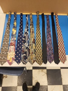 Neckties Lot 10 Mens Arrow Dillard's Cocktail Benny Hinn Silk Polyester Ties - Foto 1 di 5