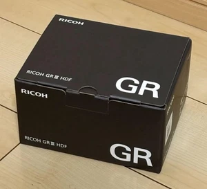 Ricoh GR III HDF f/2.8 kompakte Digitalkamera schwarz Single Focus Objektiv in Box - Bild 1 von 3