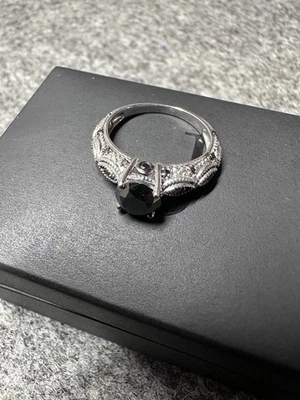 Anillo de compromiso de diamantes negros Jared talla 7 Foto 1 de 4