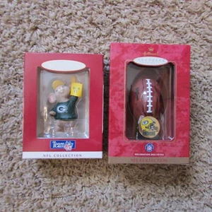 NEW Set Of 2 Green Bay Packers Hallmark Ornaments Mouse #1 Football Helmet - Afbeelding 1 van 1