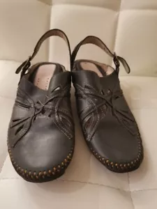 Clarks Black Sandals Closed toe Strappy Leather UK Size 4.5 - Picture 1 of 5