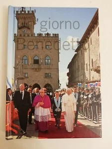 UN GIORNO BENEDETTO con 2 DVD Visita del Santo Padre Benedetto XVI a San Marino - Picture 1 of 1