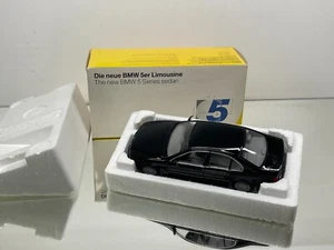MINICHAMPS 80439419981 BMW 5er SERIES E39 SEDAN -BLACK 1:24- GOOD IN DEALER BOX - Picture 1 of 9