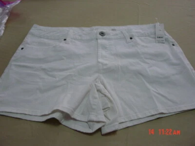 Pantalones cortos de mezclilla blancos para mujer Foto 1 de 4