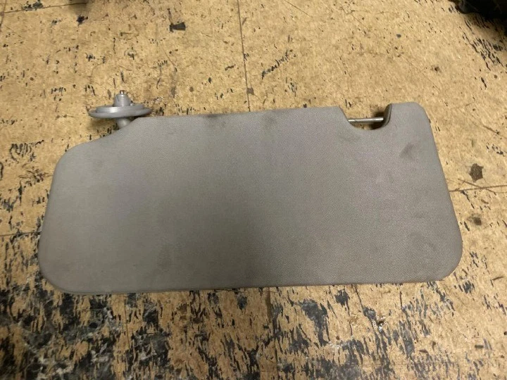 2005-2009 Chevrolet Equinox Right Passenger Side Sun Visor Assembly Oem Gray - Image 1 of 4