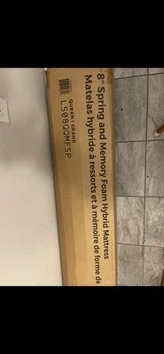 Colchón de muelles híbrido y espuma viscoelástica tamaño Queen de 8 pulgadas en una caja Foto 1 de 4