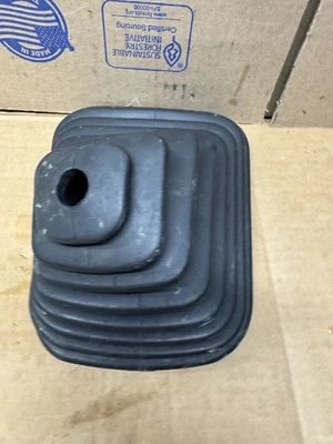 2nd gen ram 98-02 Manual trans Upper Shifter Boot Nv3500 Nv4500 - Image 1 of 4