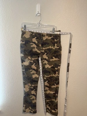 GAP Women’s Girlfriend Chino Pants Size 6 Olive Green Camo Army Camouflage Print - Image 1 of 4