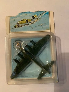 Bachmann  B-17 Flying Fortress Airplane - Picture 1 of 3