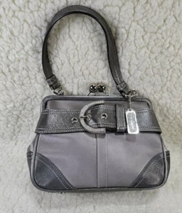 Coach graue satinierte Abendtasche. - Bild 1 von 8