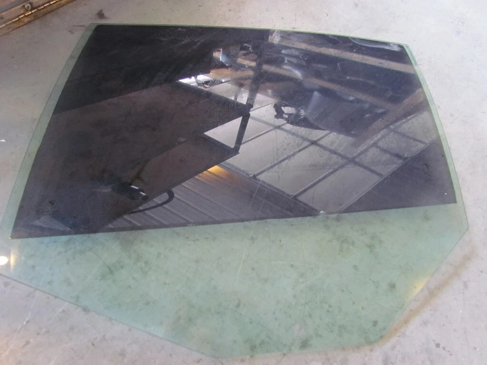 BMW M5 E60 2006 puerta trasera izquierda del conductor vidrio Foto 1 de 1