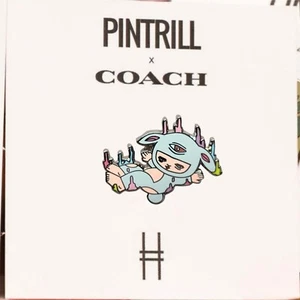 ⚡RAR⚡ PINTRILL x COACH Art Of Signature Third Eye Unicorn Coach Pin *NEU* - Bild 1 von 2