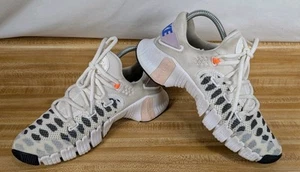 Scarpa da allenamento Nike Free Metcon 4 stampata bianca nera DJ4310 074 donna taglia 8 - Foto 1 di 19