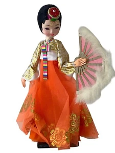 Muñeca Hanbok Tradicional Coreana Con Abanico Exquisita Coleccionable Colores Vibrantes - Imagen 1 de 12