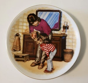 Ein neuer Zahn - AVON Muttertag 1986 - Porzellan Teller -22K Gold bemalte Kanten  - Bild 1 von 2