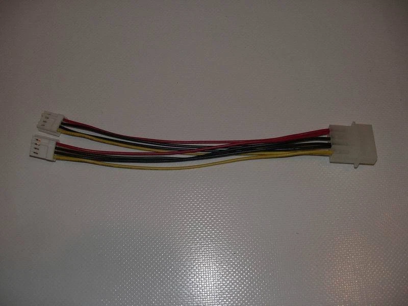 Y Strom Kabeladapter 4-Pin Molex zu 2x 4-Pin Molex Floppy, 15cm - Bild 1 von 1