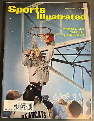1963 SPORTS ILLUSTRATED  MAG. CINCINNATI BEARCATS BASKETBALL NATL. CHAMPS COVER - Image 1 of 4