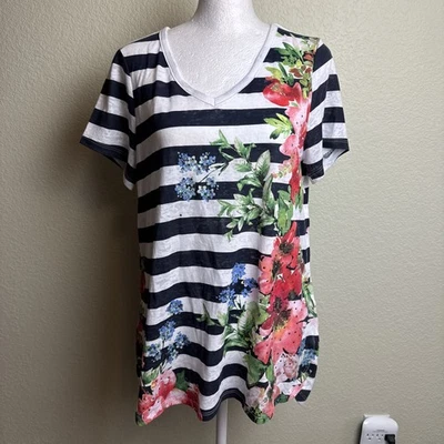 Top para mujer DG2 Diane Gilman estampado Burnout embellecido manga corta talla XS* Foto 1 de 4