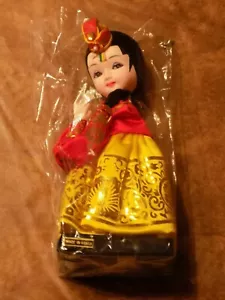 Korean Doll 7"H x 3"W Hand Painted & Tradition Figurine - Picture 1 of 5