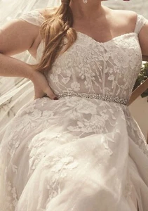 Galina Signature Novelty Floral Plus Size Wedding Dress size 18 has veil - Picture 1 of 5