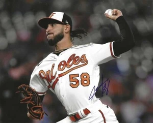 Foto 8x10 AUTOGRAFATA CIONEL PEREZ Baltimore Orioles con certificato di autenticità - Foto 1 di 1