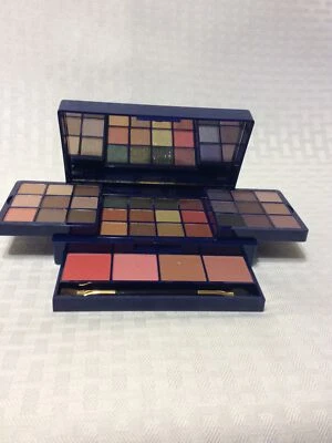 Avon fmg Glimmer Glow Up Glim Up Mega Palette 30 Eyeshadows 4 Blushes Mirror - Image 1 of 4