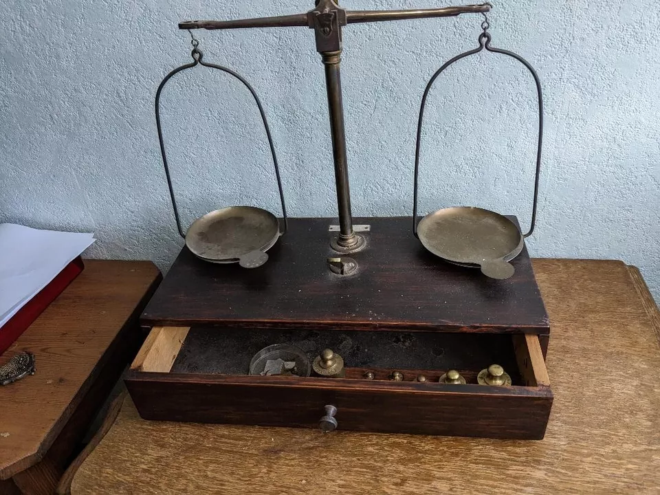 balance Trebuchet et ses masses marquées - Photo 1/1